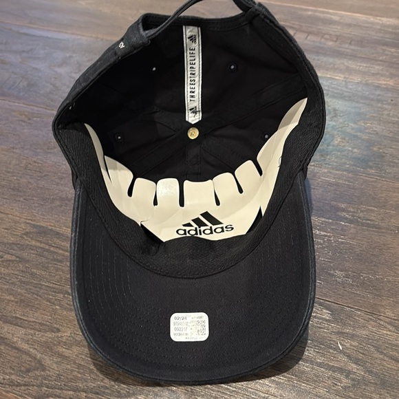 Adidas Aeroready Saturday 2 0 buckle back cap,embroidered logo,6 vent panel OSFM - Picture 7 of 10